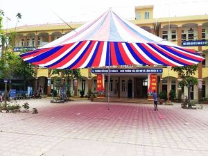 Dù, Bạt sân trường